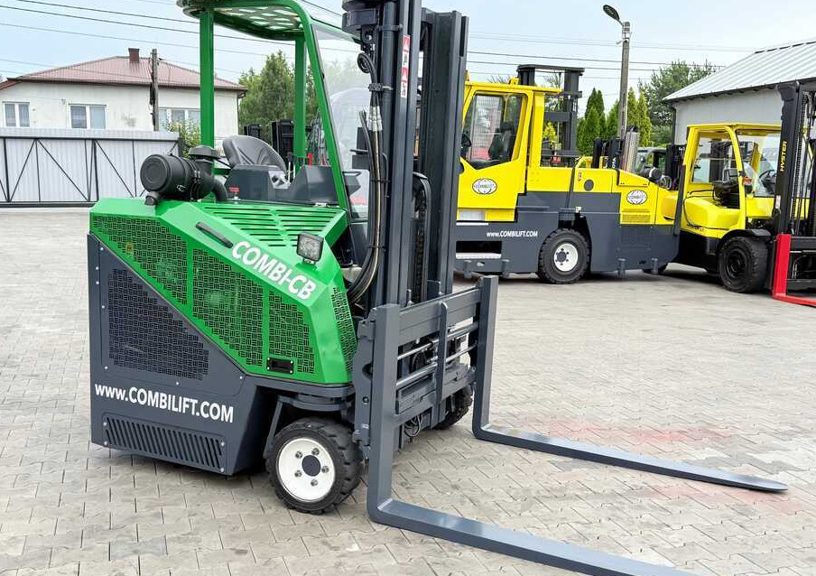 Combilift CB3000 / DIESEL / TRIPLEX 4900MM / FREE LIFT / SIDESHIFT / FORK POSITIONER / 1500MM FORKS / LIKE NEW - 4방향 리치 트럭 : 사진 5 Combilift CB3000 / DIESEL / TRIPLEX 4900MM / FREE LIFT / SIDESHIFT / FORK POSITIONER / 1500MM FORKS / LIKE NEW - 4방향 리치 트럭 : 사진 5