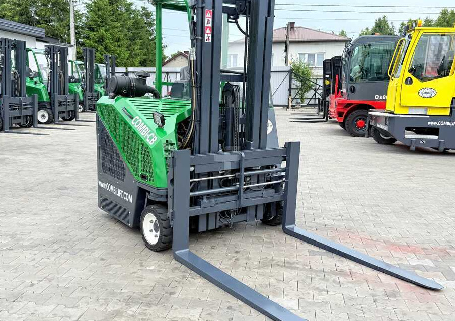 Combilift CB3000 / DIESEL / TRIPLEX 4900MM / FREE LIFT / SIDESHIFT / FORK POSITIONER / 1500MM FORKS / LIKE NEW - 4방향 리치 트럭 : 사진 4 Combilift CB3000 / DIESEL / TRIPLEX 4900MM / FREE LIFT / SIDESHIFT / FORK POSITIONER / 1500MM FORKS / LIKE NEW - 4방향 리치 트럭 : 사진 4