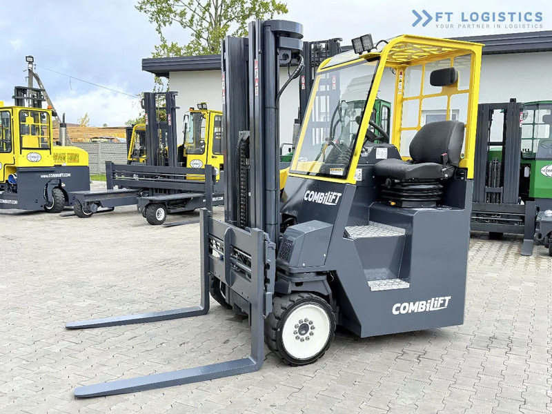 Combilift CB4000 / GAS / TRIPLEX 5200MM / FREE LIFT / FORK POSITIONER / SIDE SHIFT / EXCELLENT CONDITION / Wide range of four-way and side - 4방향 리치 트럭 : 사진 3 Combilift CB4000 / GAS / TRIPLEX 5200MM / FREE LIFT / FORK POSITIONER / SIDE SHIFT / EXCELLENT CONDITION / Wide range of four-way and side - 4방향 리치 트럭 : 사진 3