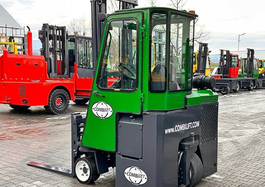Combilift Combilift C3000CB - DUPLEX 4000mm - Year 2015 - / CABIN - HEATING / ONLY 6546 MTH / EXCELLENT CONDITION / LIKE NEW! - 4방향 리치 트럭 : 사진 4 Combilift Combilift C3000CB - DUPLEX 4000mm - Year 2015 - / CABIN - HEATING / ONLY 6546 MTH / EXCELLENT CONDITION / LIKE NEW! - 4방향 리치 트럭 : 사진 4