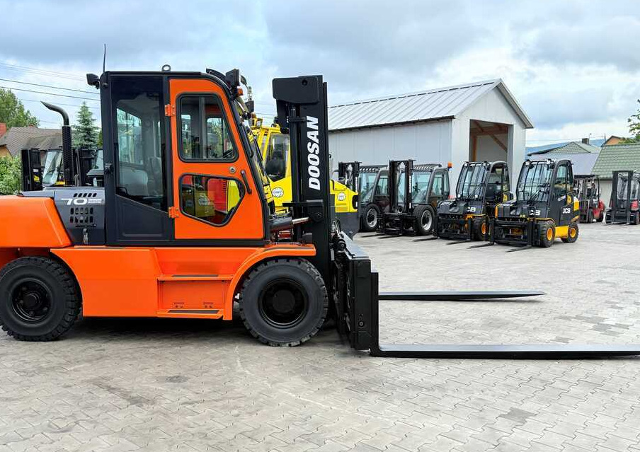 Doosan DOOSAN / DUPLEX 3000MM / SIDE SHIFT / FORK POSITIONER / 2500MM FORKS / 7000KG / CABIN / LIKE NEW - 디젤 지게차 : 사진 4 Doosan DOOSAN / DUPLEX 3000MM / SIDE SHIFT / FORK POSITIONER / 2500MM FORKS / 7000KG / CABIN / LIKE NEW - 디젤 지게차 : 사진 4