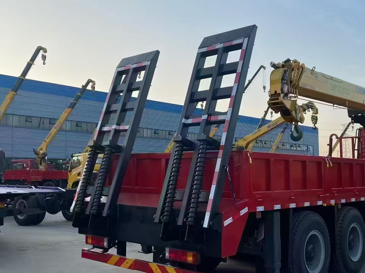 Delong Delong M3000,XCMG DFSQ 300 - 크레인 트럭 : 사진 1 Delong Delong M3000,XCMG DFSQ 300 - 크레인 트럭 : 사진 1