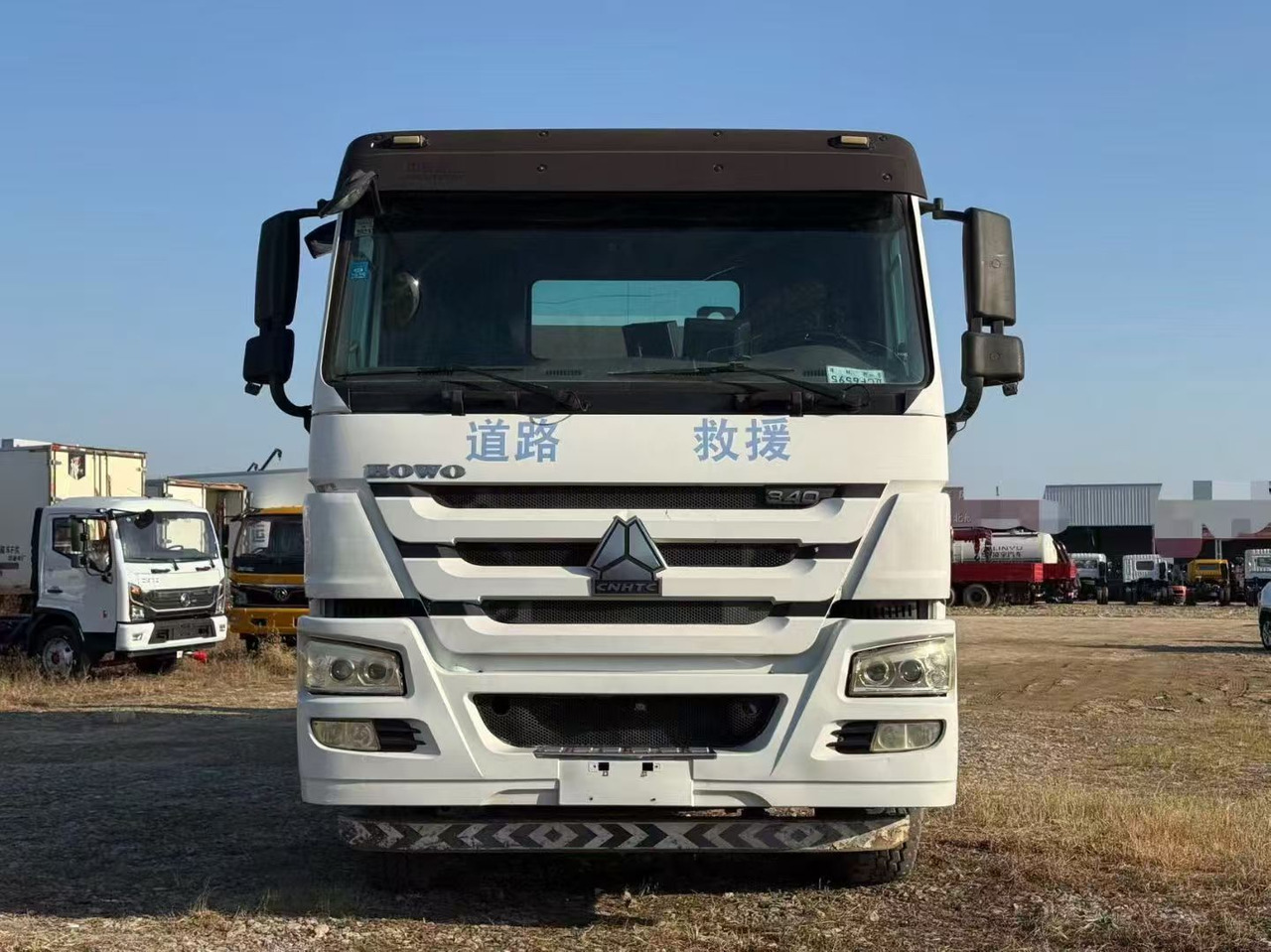 HOWO/SINOTRUK KFM5317TQZ508H - 견인 트럭 : 사진 2 HOWO/SINOTRUK KFM5317TQZ508H - 견인 트럭 : 사진 2