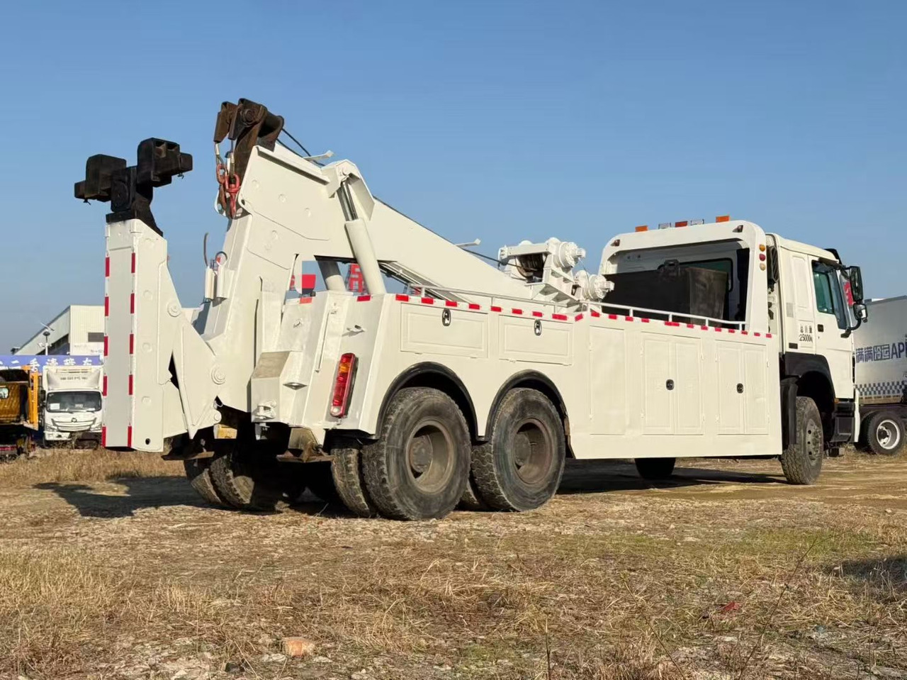 HOWO/SINOTRUK KFM5317TQZ508H - 견인 트럭 : 사진 4 HOWO/SINOTRUK KFM5317TQZ508H - 견인 트럭 : 사진 4