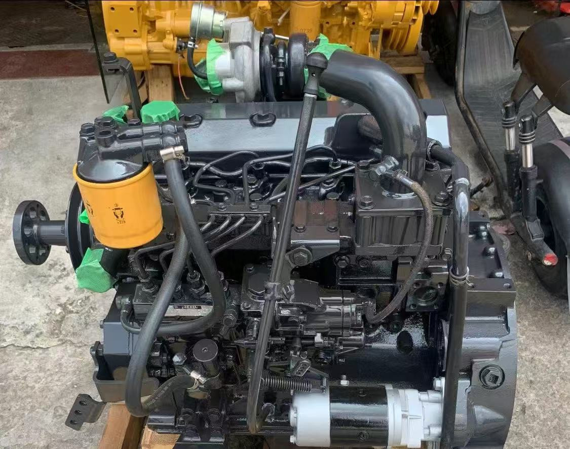 KOMATSU 4D95LE-3 - 엔진 굴착기 용 : 사진 1 KOMATSU 4D95LE-3 - 엔진 굴착기 용 : 사진 1