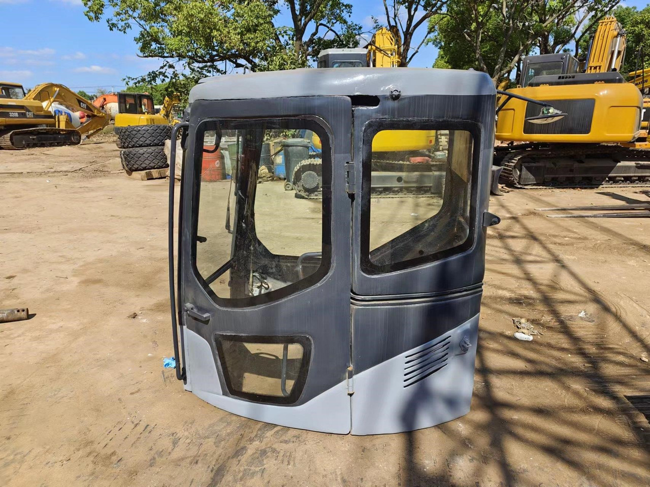 KOMATSU PC78US-6 - 운전실 굴착기 용 : 사진 2 KOMATSU PC78US-6 - 운전실 굴착기 용 : 사진 2