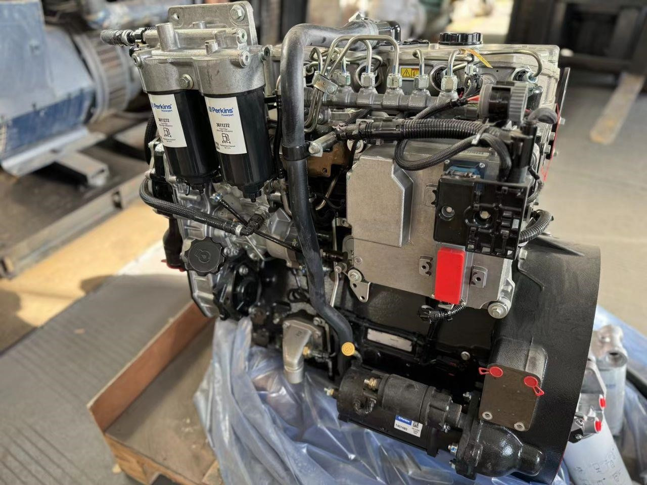 PERKINS 1104D-44TA - 엔진 굴착기 용 : 사진 2 PERKINS 1104D-44TA - 엔진 굴착기 용 : 사진 2