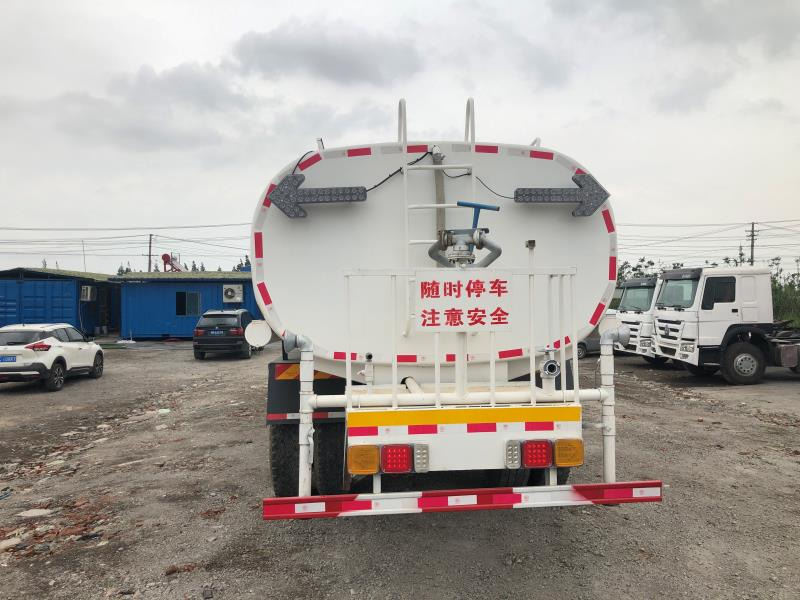SINOTRUK 20 cubic meters tank - 유조트럭 : 사진 5 SINOTRUK 20 cubic meters tank - 유조트럭 : 사진 5