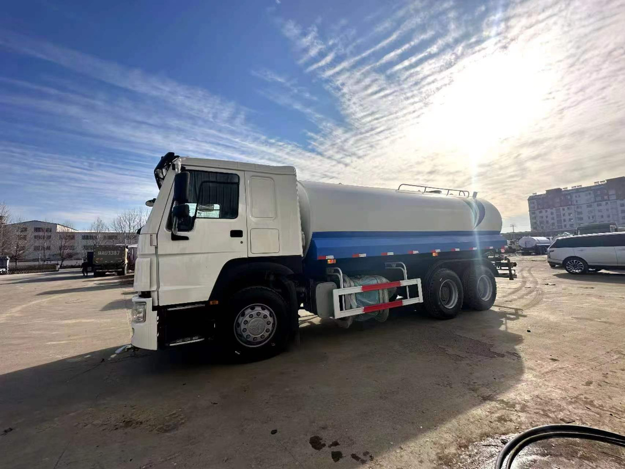 SINOTRUK 20 cubic meters tanker - 유조트럭 : 사진 4 SINOTRUK 20 cubic meters tanker - 유조트럭 : 사진 4