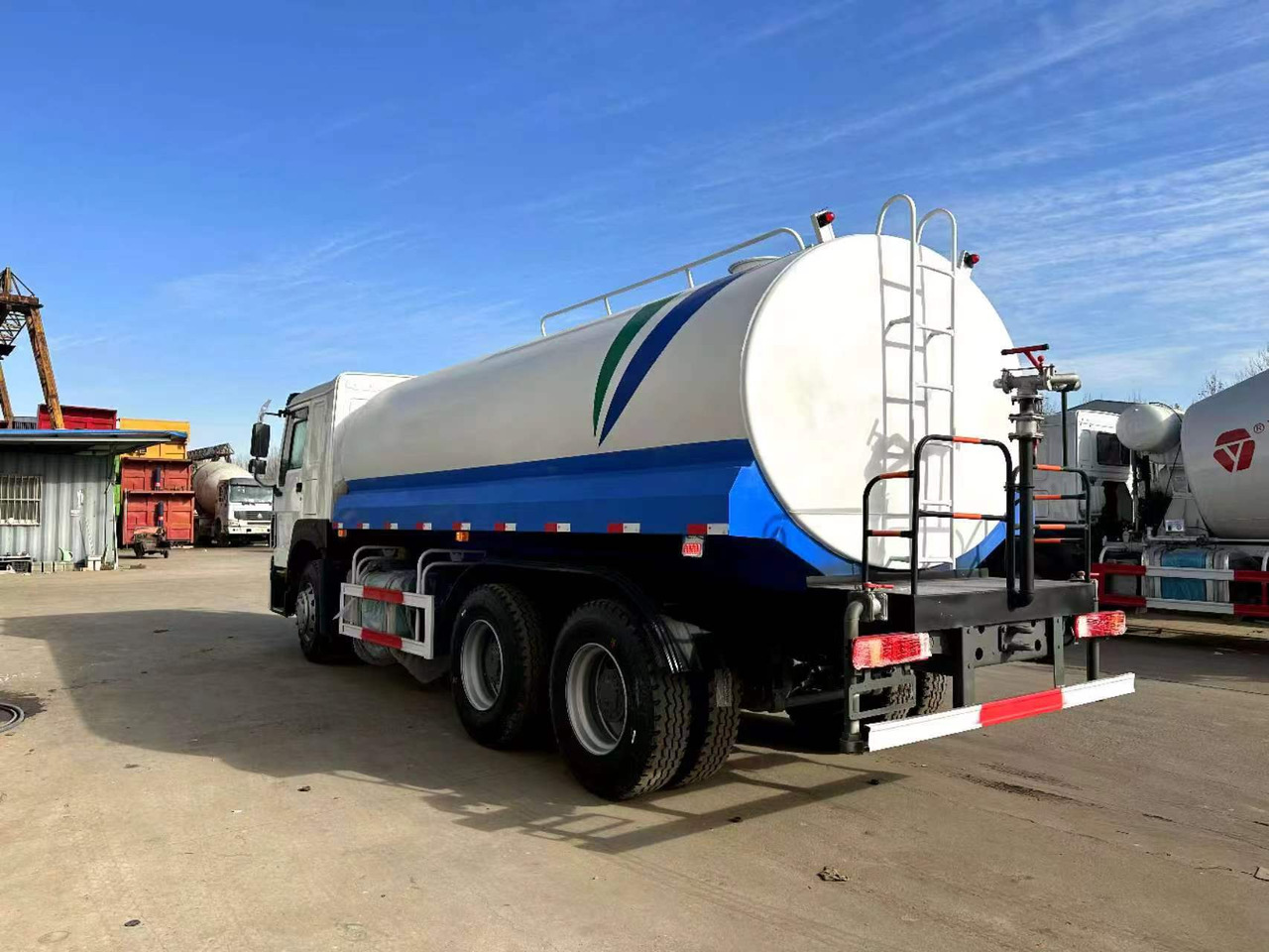 SINOTRUK 20 cubic meters tanker - 유조트럭 : 사진 3 SINOTRUK 20 cubic meters tanker - 유조트럭 : 사진 3