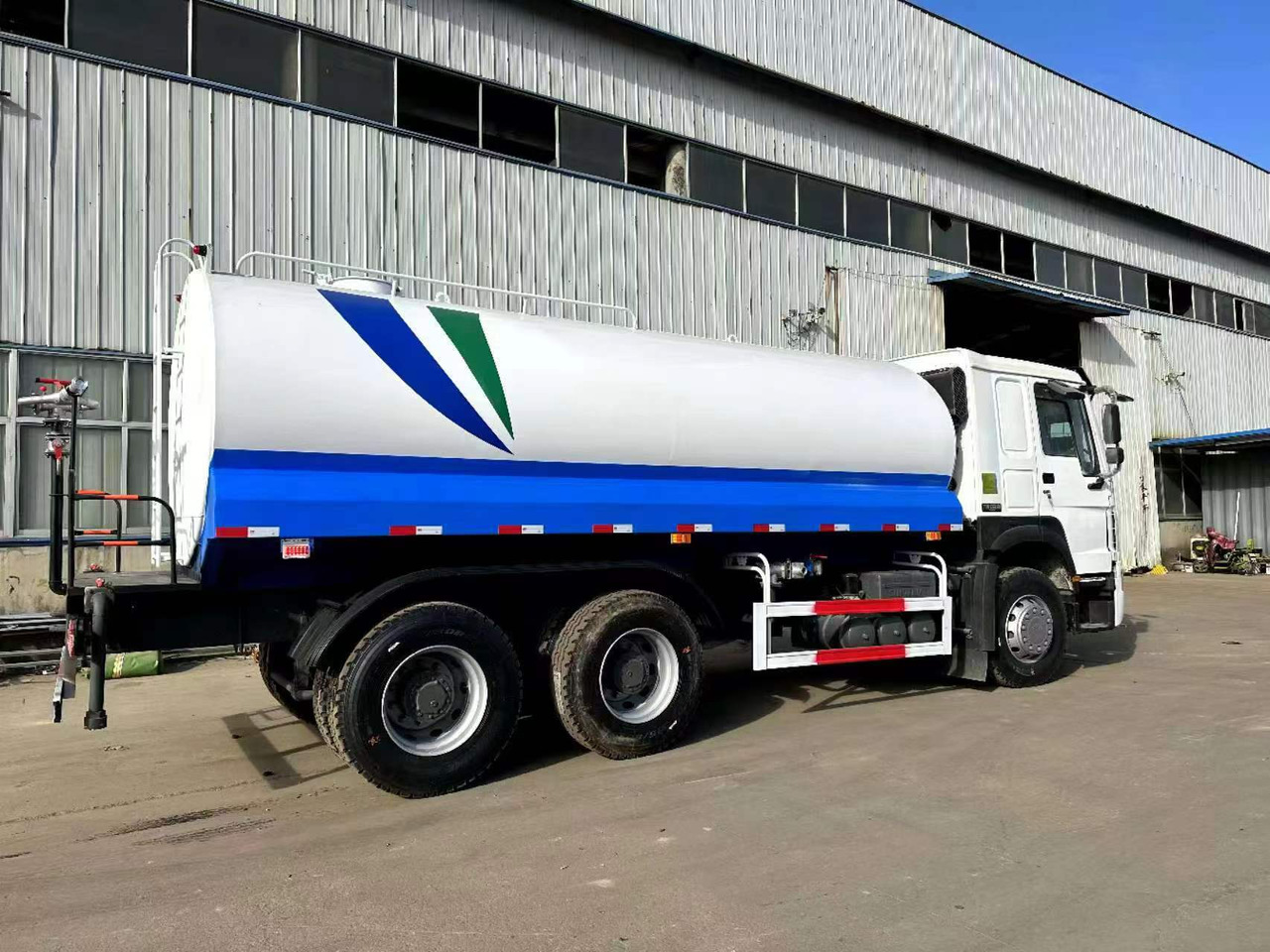 SINOTRUK 20 cubic meters tanker - 유조트럭 : 사진 5 SINOTRUK 20 cubic meters tanker - 유조트럭 : 사진 5