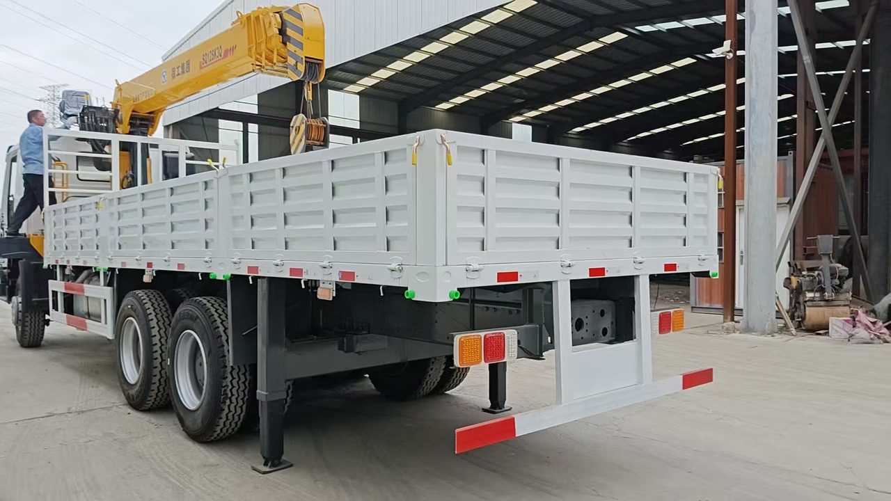 XCMG,HOWO HOWO 371 chassis,SQ12SK3Q crane truck - 크레인 트럭 : 사진 4 XCMG,HOWO HOWO 371 chassis,SQ12SK3Q crane truck - 크레인 트럭 : 사진 4