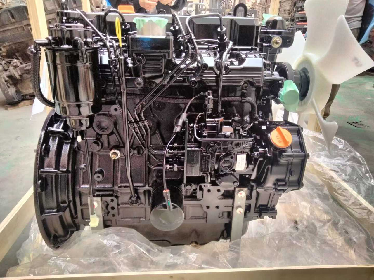 YANMAR 4TNE98 - 엔진 굴착기 용 : 사진 1 YANMAR 4TNE98 - 엔진 굴착기 용 : 사진 1
