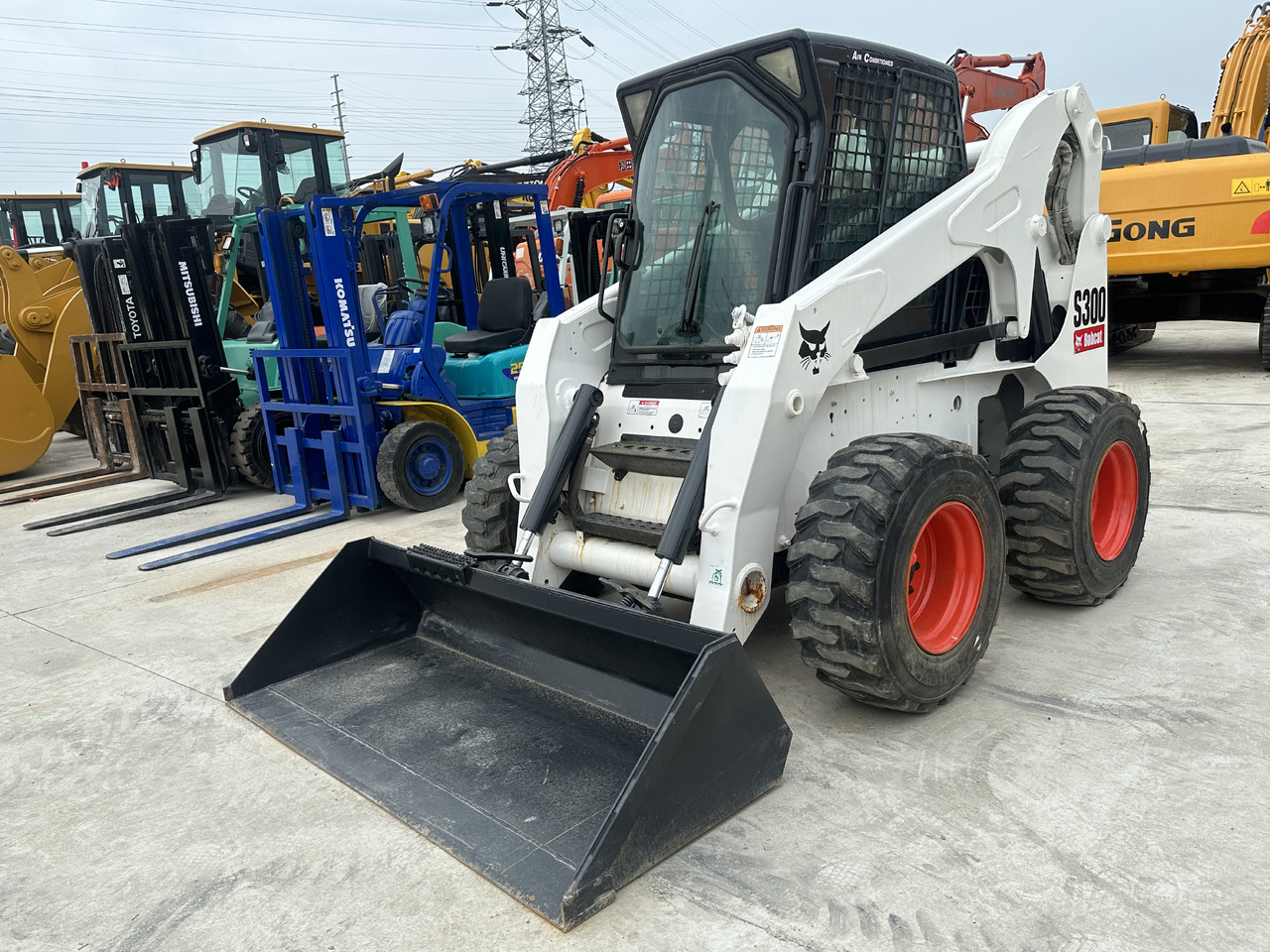 Second hand Hot sale skid-steers Bobcat S300 - 스키드 스티어 로더 : 사진 1 Second hand Hot sale skid-steers Bobcat S300 - 스키드 스티어 로더 : 사진 1