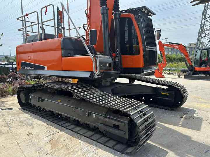 Used Digger DOOSAN DX300 Construction Machinery Construction Digger Used DOOSAN DX300 Cheap Excavator - 크롤러 굴삭기 : 사진 3 Used Digger DOOSAN DX300 Construction Machinery Construction Digger Used DOOSAN DX300 Cheap Excavator - 크롤러 굴삭기 : 사진 3