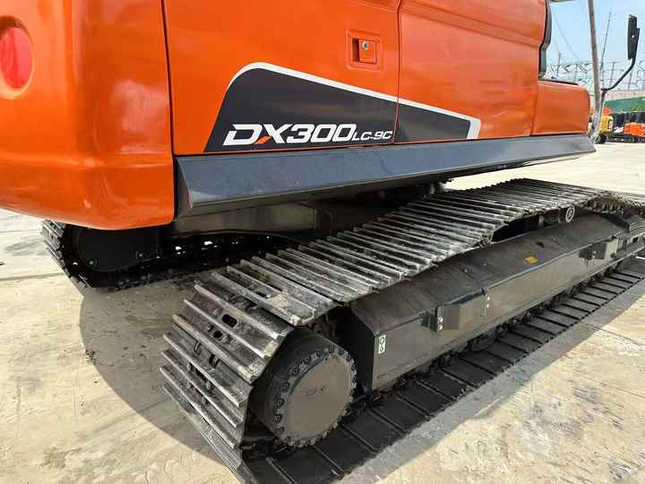 Used Digger DOOSAN DX300 Construction Machinery Construction Digger Used DOOSAN DX300 Cheap Excavator - 크롤러 굴삭기 : 사진 4 Used Digger DOOSAN DX300 Construction Machinery Construction Digger Used DOOSAN DX300 Cheap Excavator - 크롤러 굴삭기 : 사진 4