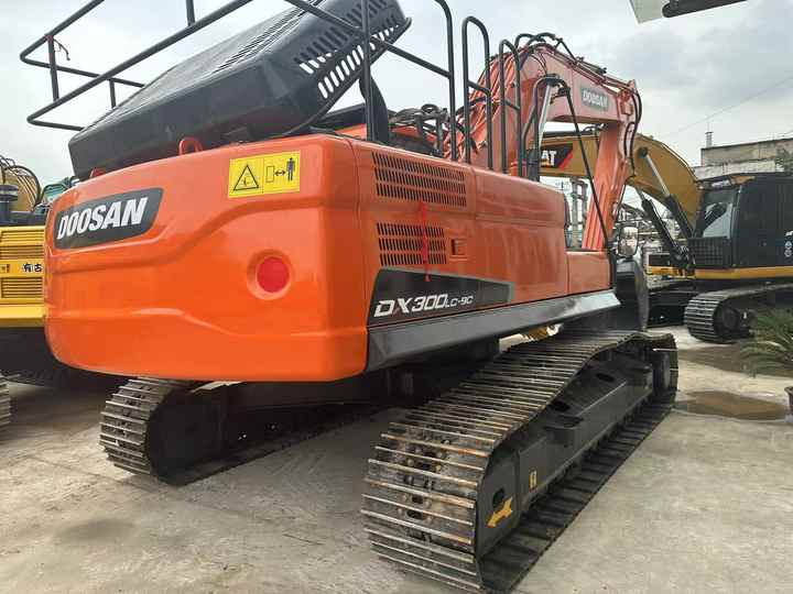 Used Digger DOOSAN DX300 Construction Machinery Construction Digger Used DOOSAN DX300 Cheap Excavator - 크롤러 굴삭기 : 사진 2 Used Digger DOOSAN DX300 Construction Machinery Construction Digger Used DOOSAN DX300 Cheap Excavator - 크롤러 굴삭기 : 사진 2