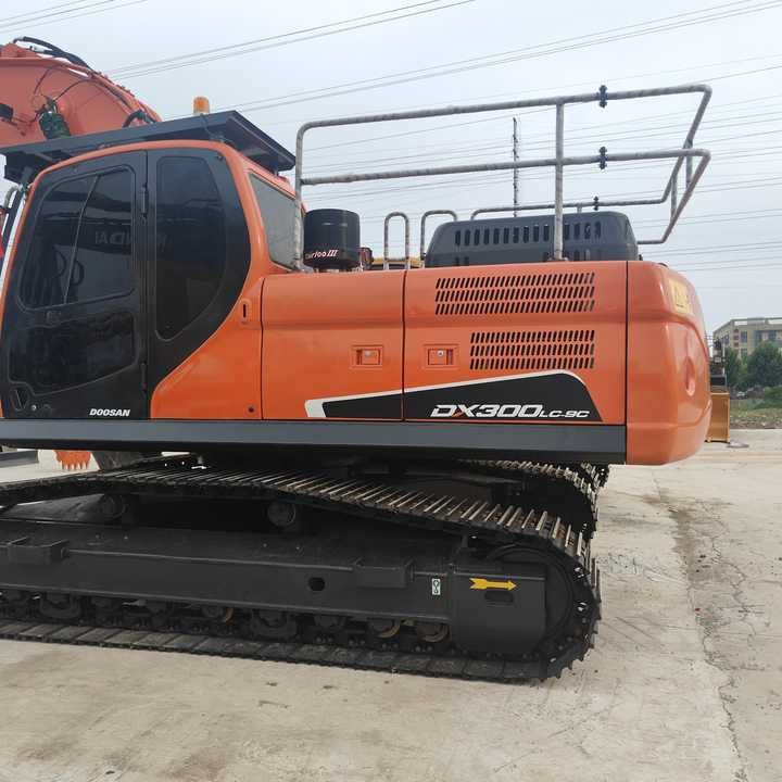 Used Digger DOOSAN DX300 Construction Machinery Construction Digger Used DOOSAN DX300 Cheap Excavator - 크롤러 굴삭기 : 사진 2 Used Digger DOOSAN DX300 Construction Machinery Construction Digger Used DOOSAN DX300 Cheap Excavator - 크롤러 굴삭기 : 사진 2