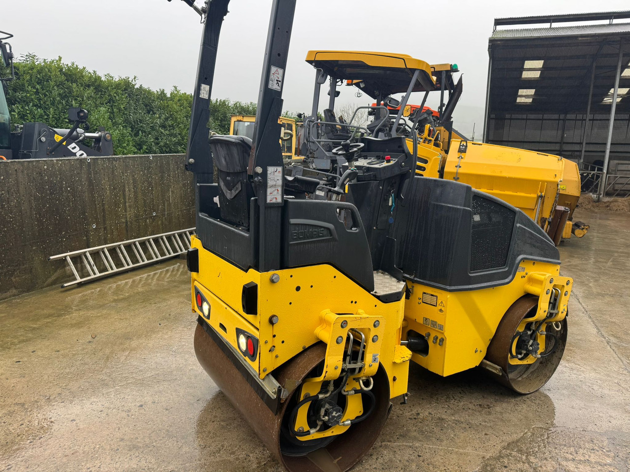 BOMAG BW120AD-5 - 로드 롤러 : 사진 4 BOMAG BW120AD-5 - 로드 롤러 : 사진 4