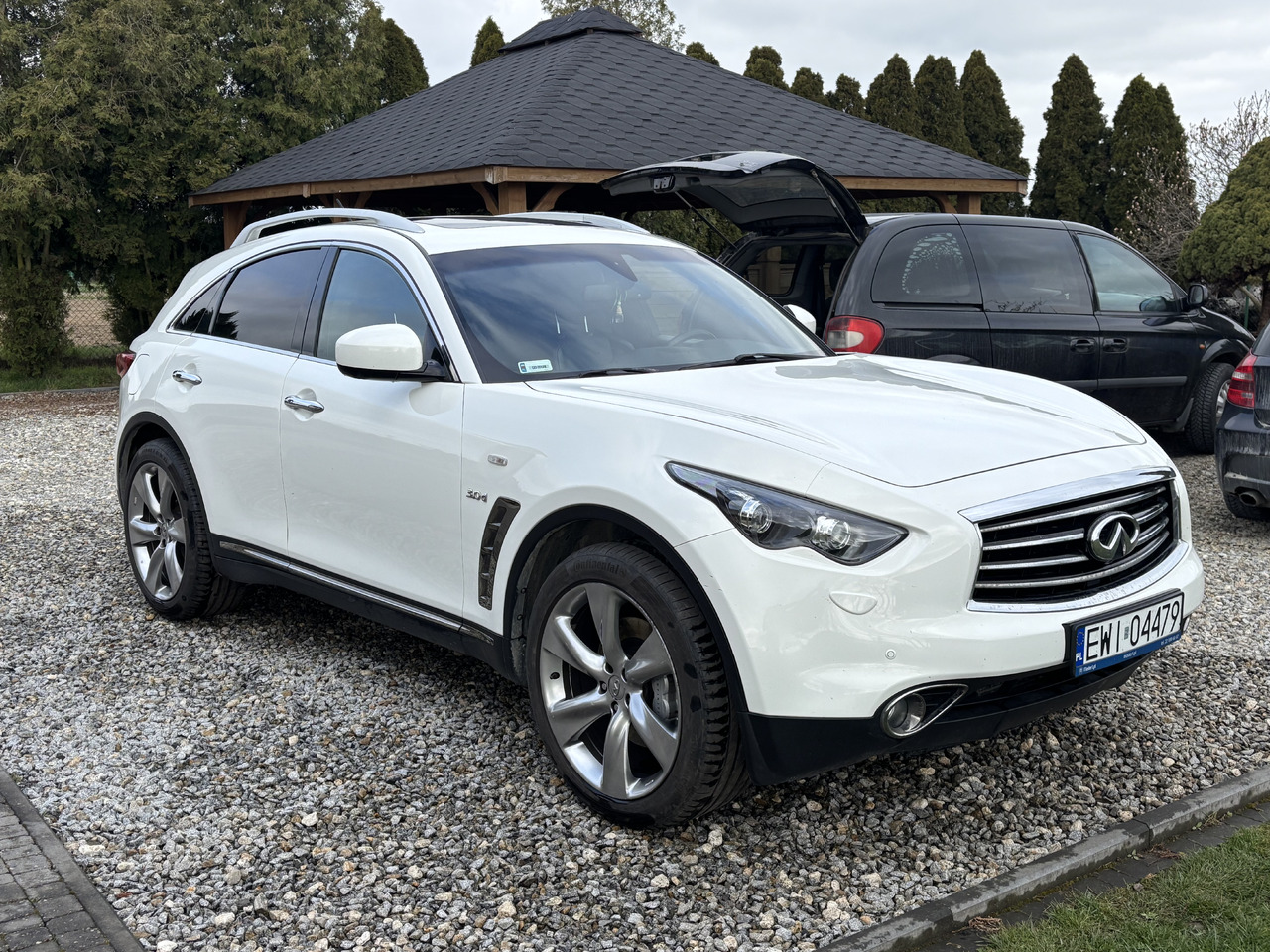 Infiniti QX70 FX30 Diesel V6 Euro6 - SUV : 사진 3 Infiniti QX70 FX30 Diesel V6 Euro6 - SUV : 사진 3