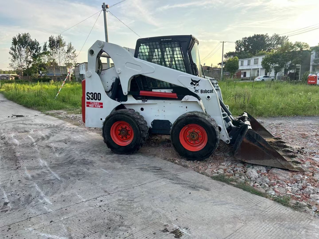BOBCAT S300 - 스키드 스티어 로더 : 사진 2 BOBCAT S300 - 스키드 스티어 로더 : 사진 2