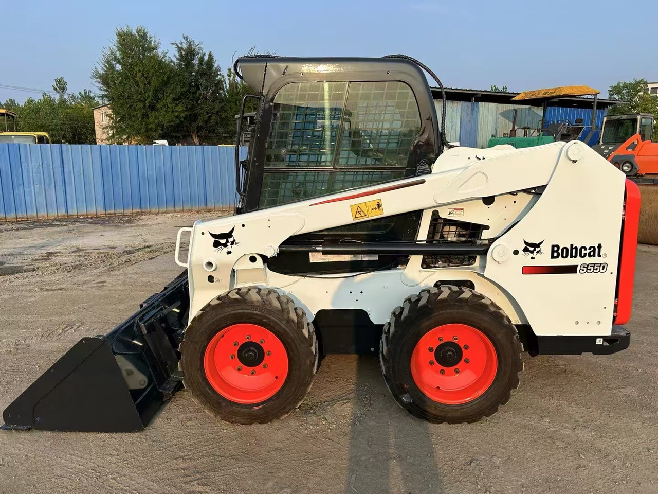 BOBCAT S550 - 스키드 스티어 로더 : 사진 1 BOBCAT S550 - 스키드 스티어 로더 : 사진 1