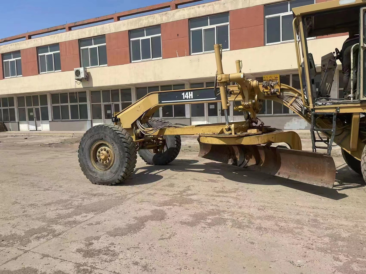 CATERPILLAR 14H - 그레이더 : 사진 2 CATERPILLAR 14H - 그레이더 : 사진 2