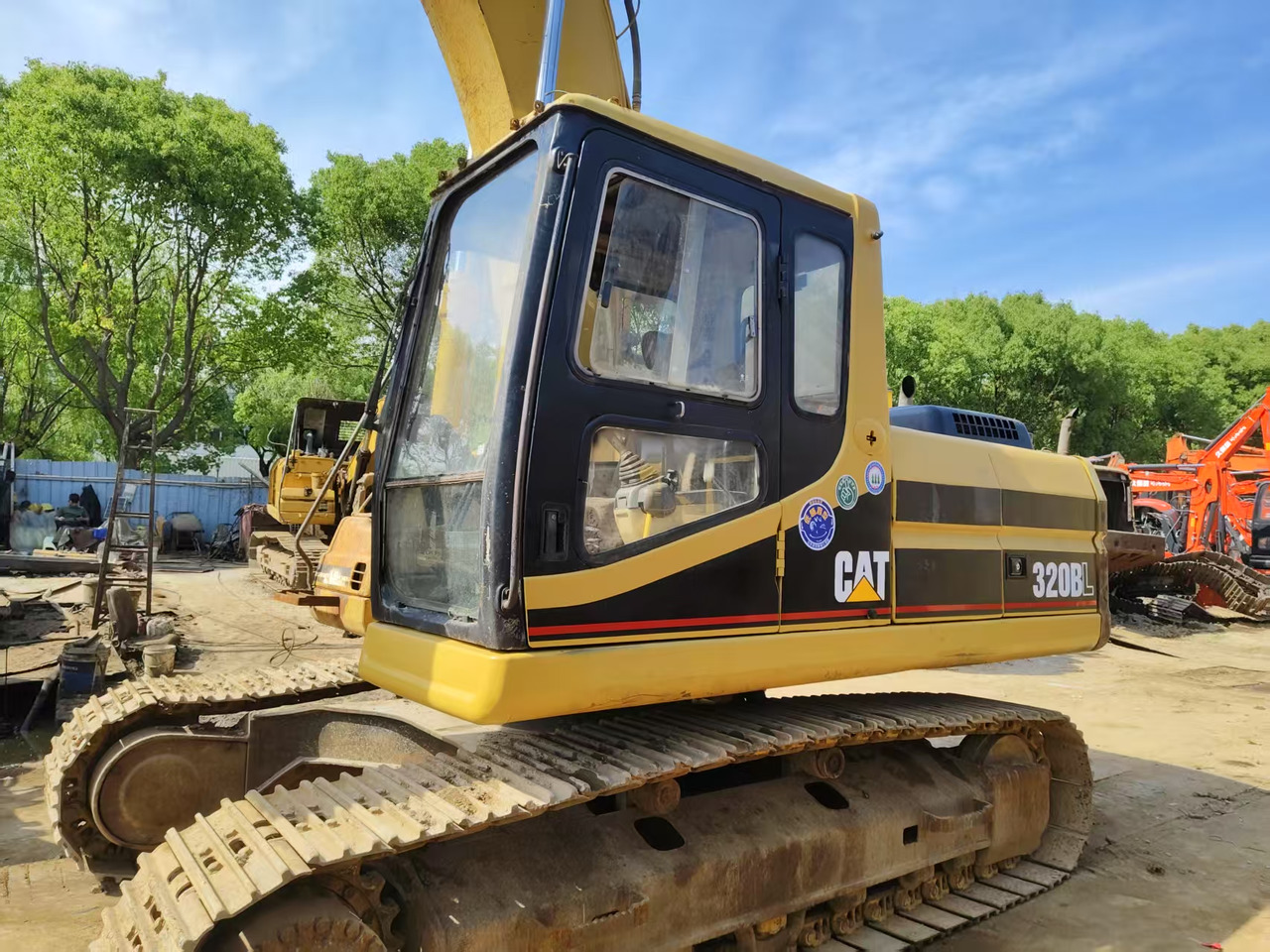 CATERPILLAR 320B - 크롤러 굴삭기 : 사진 3 CATERPILLAR 320B - 크롤러 굴삭기 : 사진 3