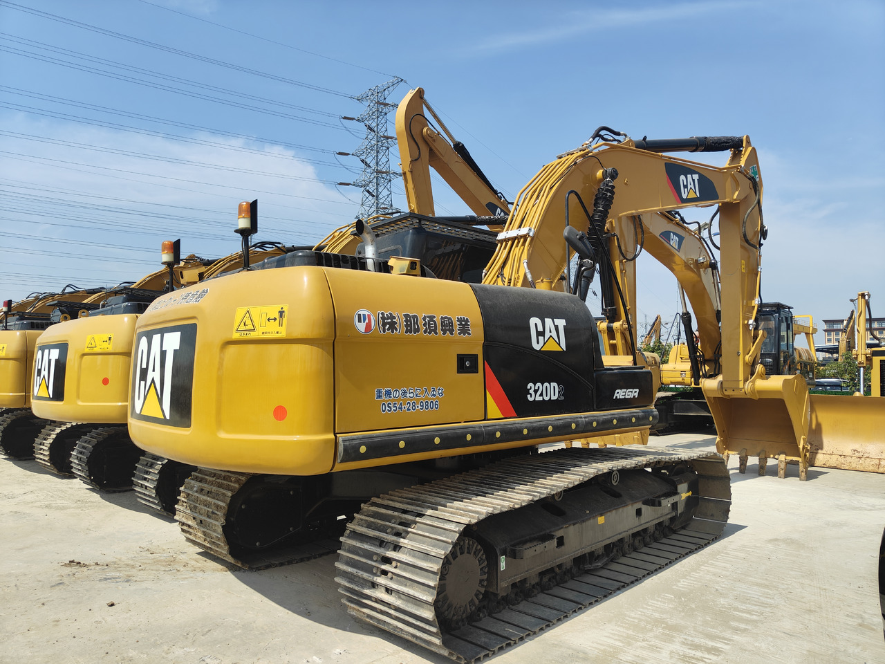CATERPILLAR 320D2 - 크롤러 굴삭기 : 사진 3 CATERPILLAR 320D2 - 크롤러 굴삭기 : 사진 3