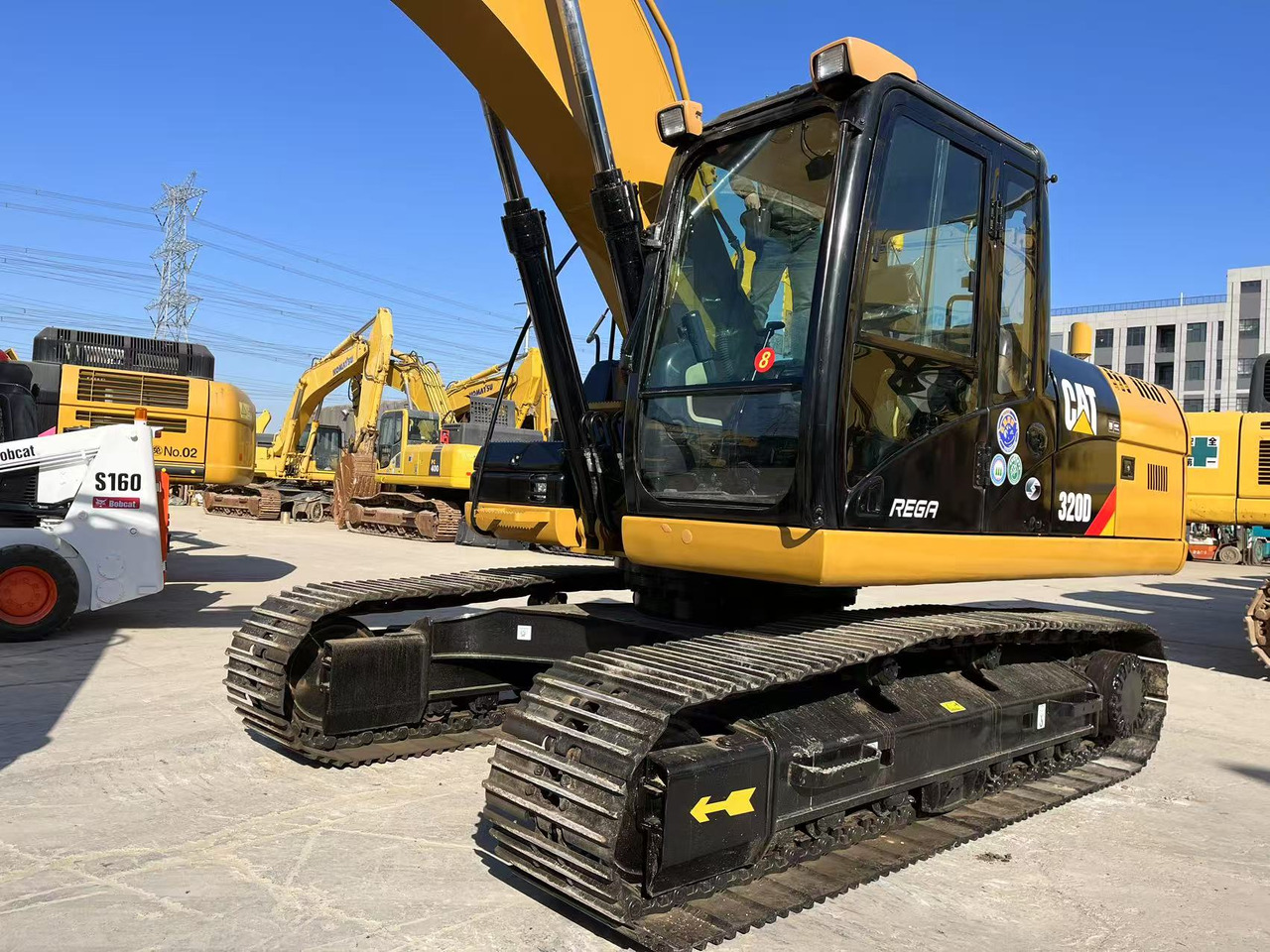 CATERPILLAR 320D - 크롤러 굴삭기 : 사진 2 CATERPILLAR 320D - 크롤러 굴삭기 : 사진 2