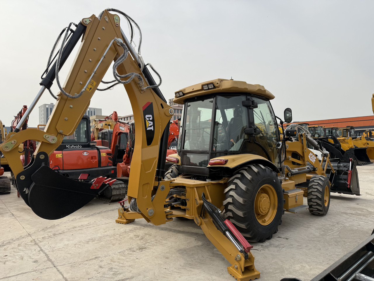 CATERPILLAR 426F - 백호 로더 : 사진 4 CATERPILLAR 426F - 백호 로더 : 사진 4
