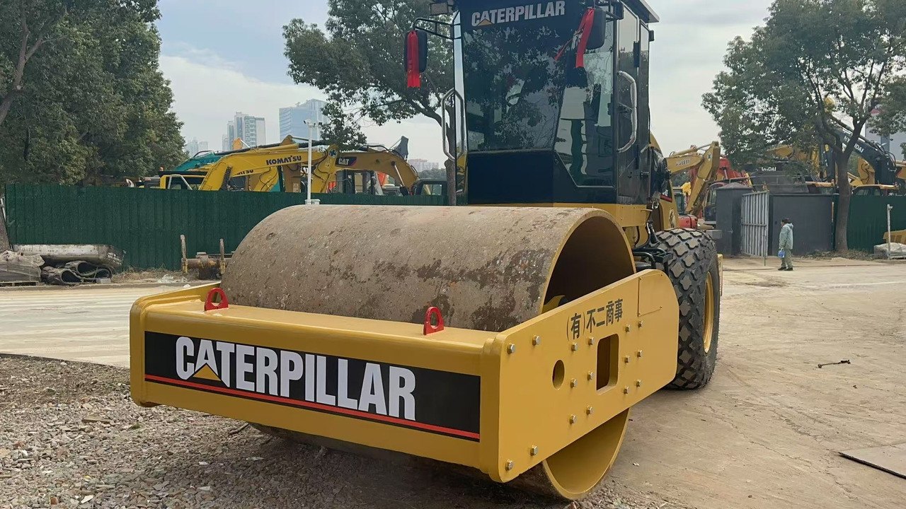 CATERPILLAR CS683E - 로드 롤러 : 사진 1 CATERPILLAR CS683E - 로드 롤러 : 사진 1