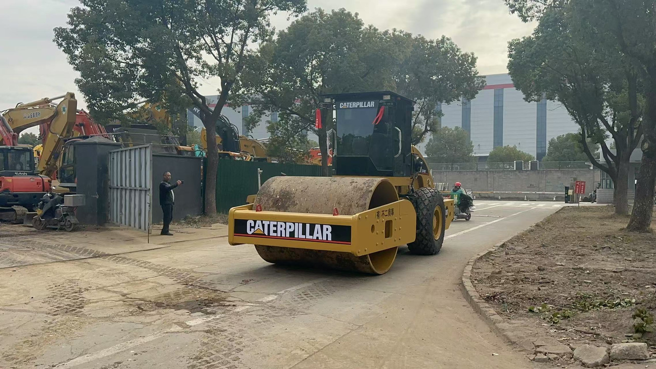 CATERPILLAR CS683E - 로드 롤러 : 사진 4 CATERPILLAR CS683E - 로드 롤러 : 사진 4