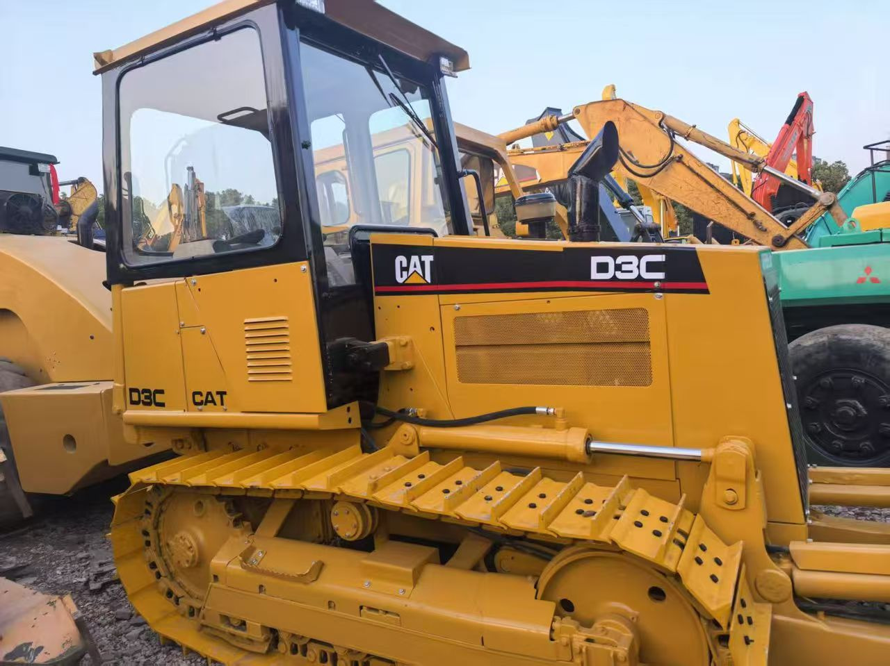 CATERPILLAR D3C - 불도저 : 사진 4 CATERPILLAR D3C - 불도저 : 사진 4