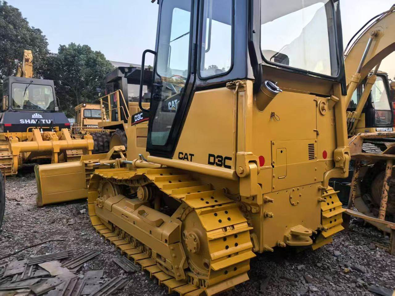 CATERPILLAR D3C - 불도저 : 사진 2 CATERPILLAR D3C - 불도저 : 사진 2