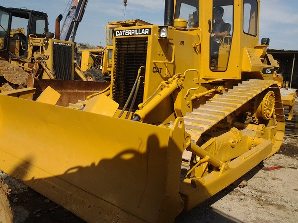 CATERPILLAR D5H - 불도저 : 사진 1 CATERPILLAR D5H - 불도저 : 사진 1
