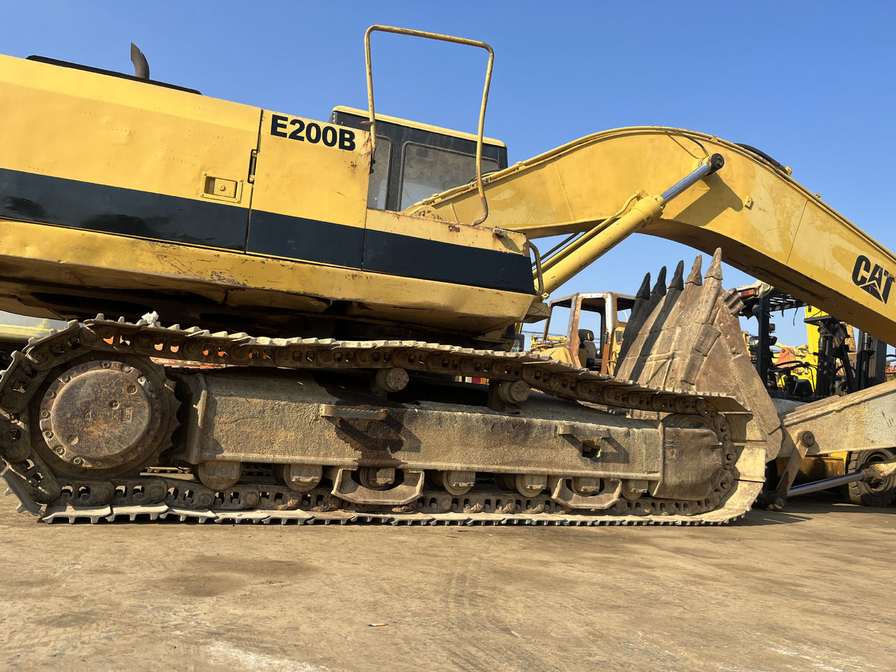 CATERPILLAR E200 - 크롤러 굴삭기 : 사진 3 CATERPILLAR E200 - 크롤러 굴삭기 : 사진 3