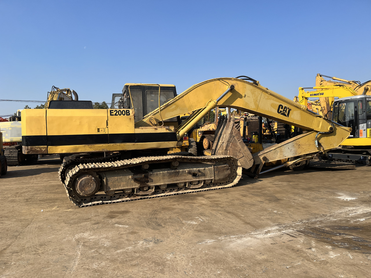 CATERPILLAR E200 - 크롤러 굴삭기 : 사진 1 CATERPILLAR E200 - 크롤러 굴삭기 : 사진 1