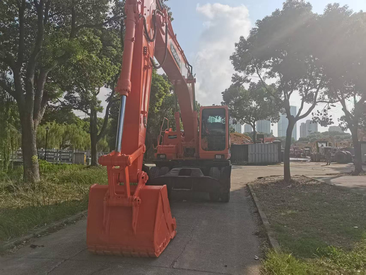 DOOSAN DH210W-9C - 휠 굴삭기 : 사진 1 DOOSAN DH210W-9C - 휠 굴삭기 : 사진 1