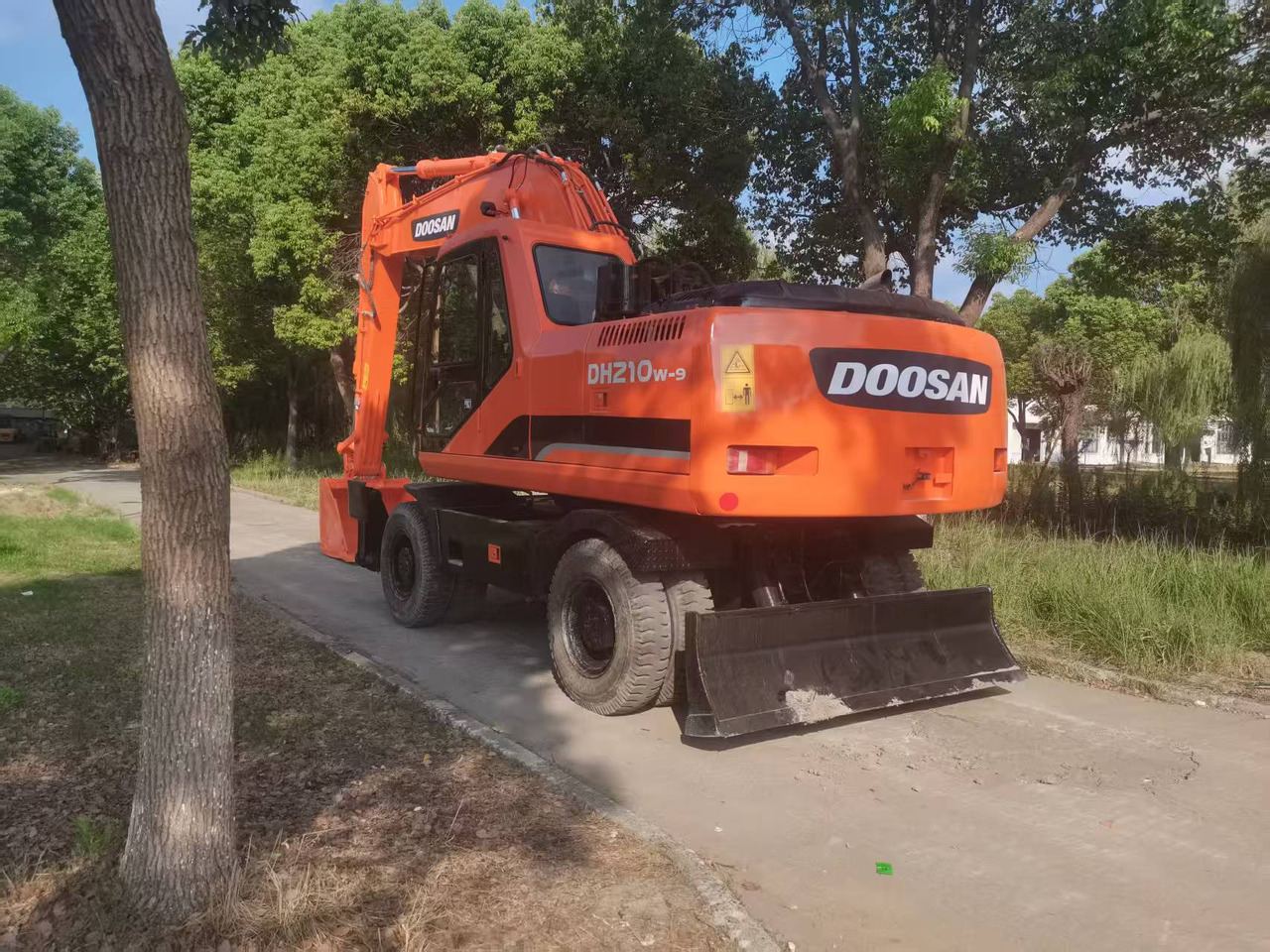 DOOSAN DH210W-9C - 휠 굴삭기 : 사진 3 DOOSAN DH210W-9C - 휠 굴삭기 : 사진 3