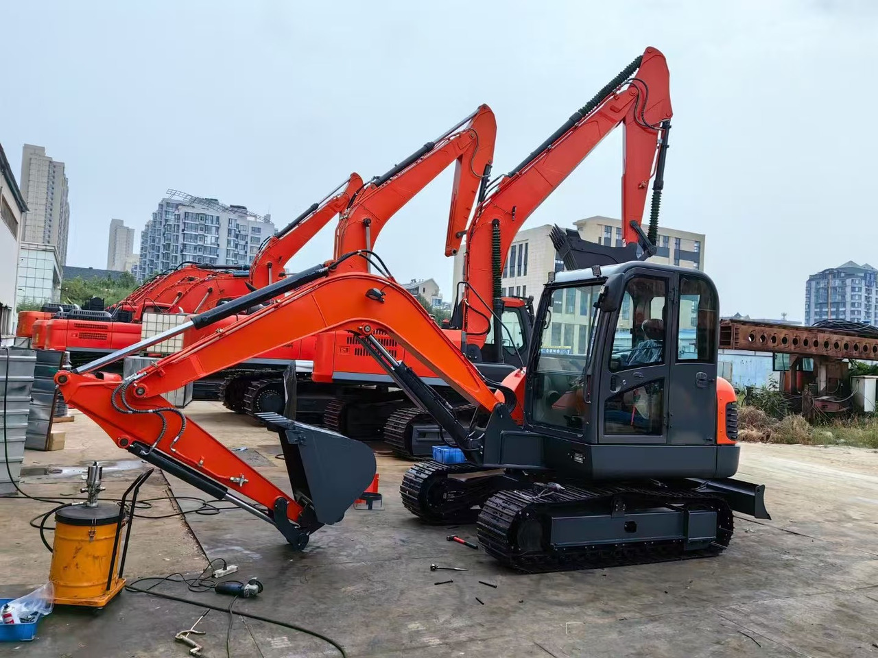 DOOSAN DH60-7 - 크롤러 굴삭기 : 사진 4 DOOSAN DH60-7 - 크롤러 굴삭기 : 사진 4