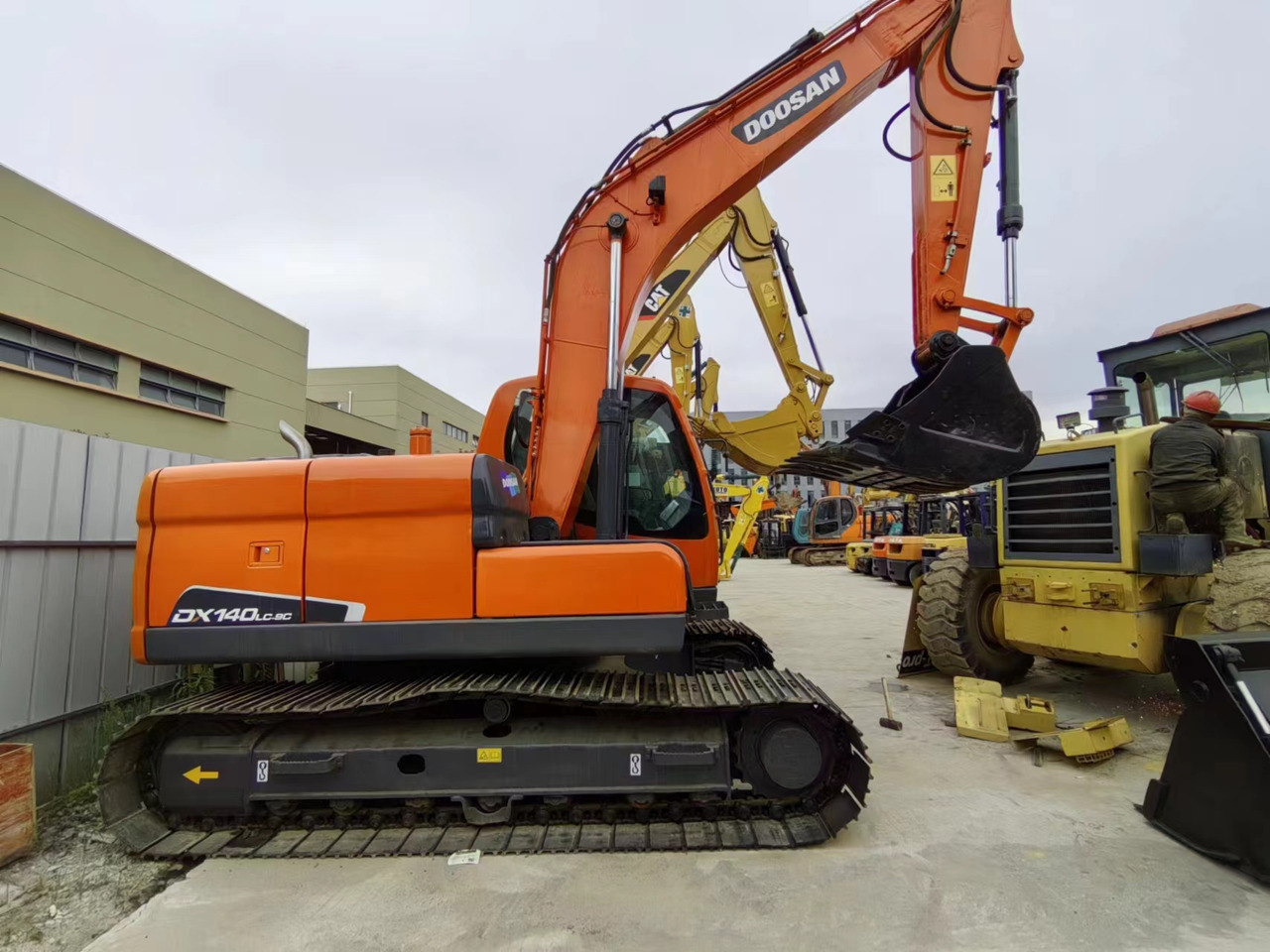 DOOSAN DX140-9C - 크롤러 굴삭기 : 사진 1 DOOSAN DX140-9C - 크롤러 굴삭기 : 사진 1