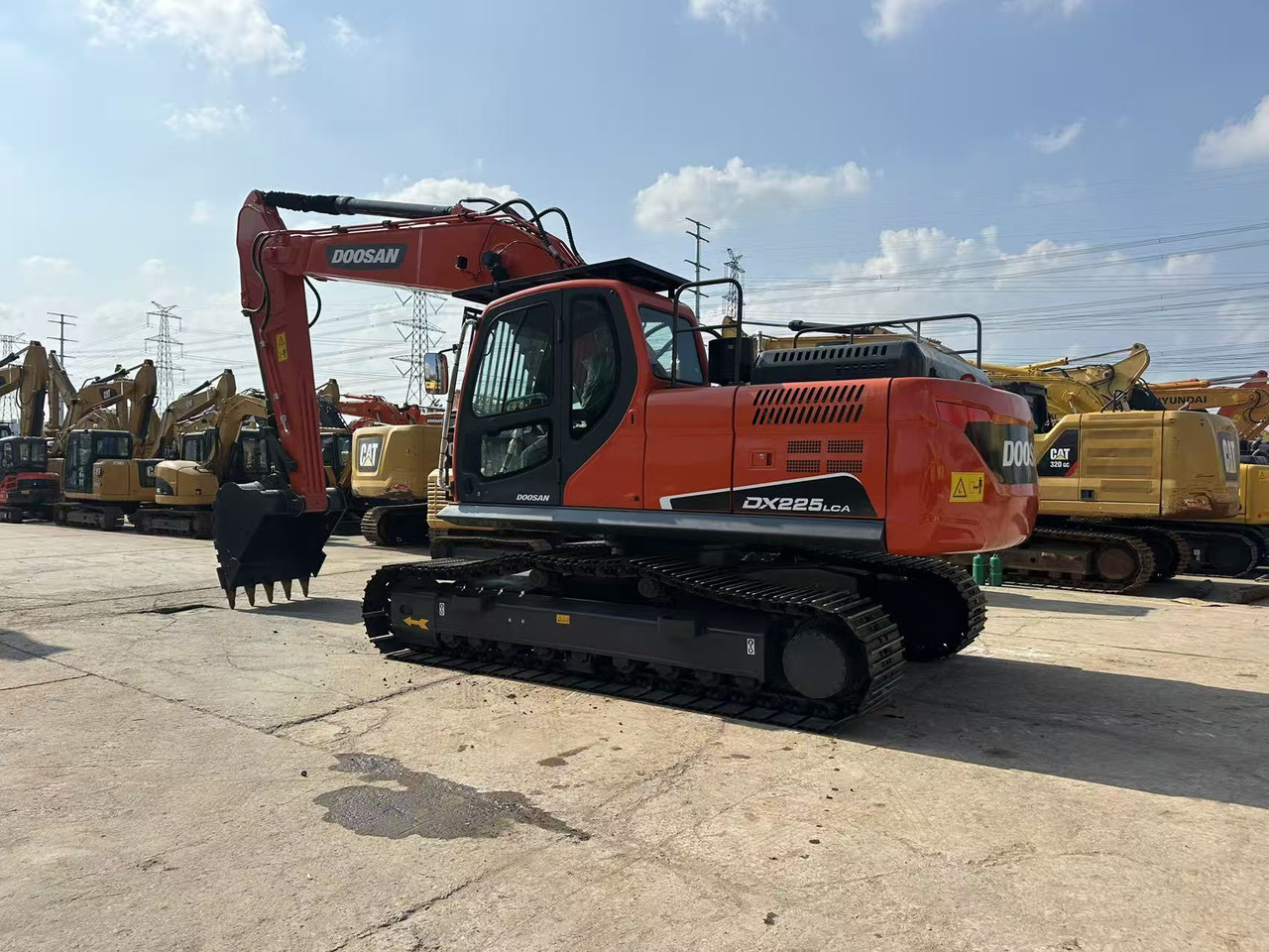 DOOSAN DX225LCA - 크롤러 굴삭기 : 사진 2 DOOSAN DX225LCA - 크롤러 굴삭기 : 사진 2