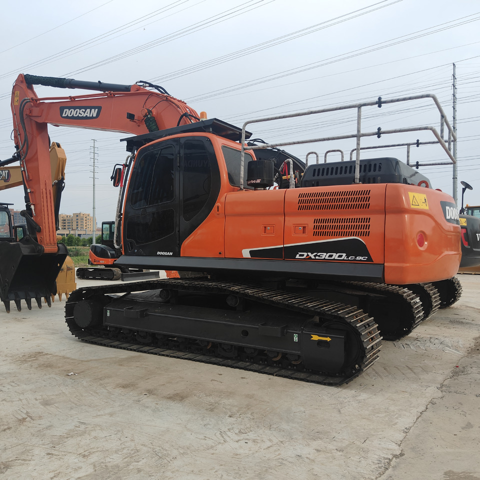 DOOSAN DX300LC-9C - 크롤러 굴삭기 : 사진 2 DOOSAN DX300LC-9C - 크롤러 굴삭기 : 사진 2