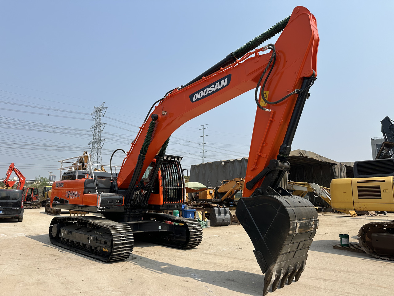 DOOSAN DX340LCA - 크롤러 굴삭기 : 사진 4 DOOSAN DX340LCA - 크롤러 굴삭기 : 사진 4