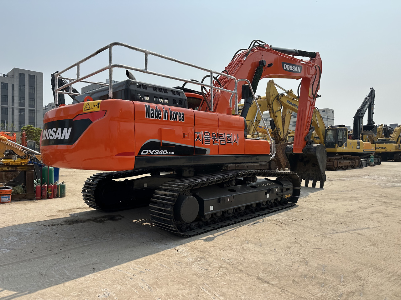 DOOSAN DX340LCA - 크롤러 굴삭기 : 사진 2 DOOSAN DX340LCA - 크롤러 굴삭기 : 사진 2