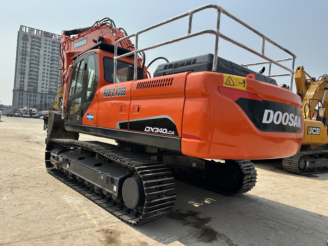 DOOSAN DX340LCA - 크롤러 굴삭기 : 사진 3 DOOSAN DX340LCA - 크롤러 굴삭기 : 사진 3