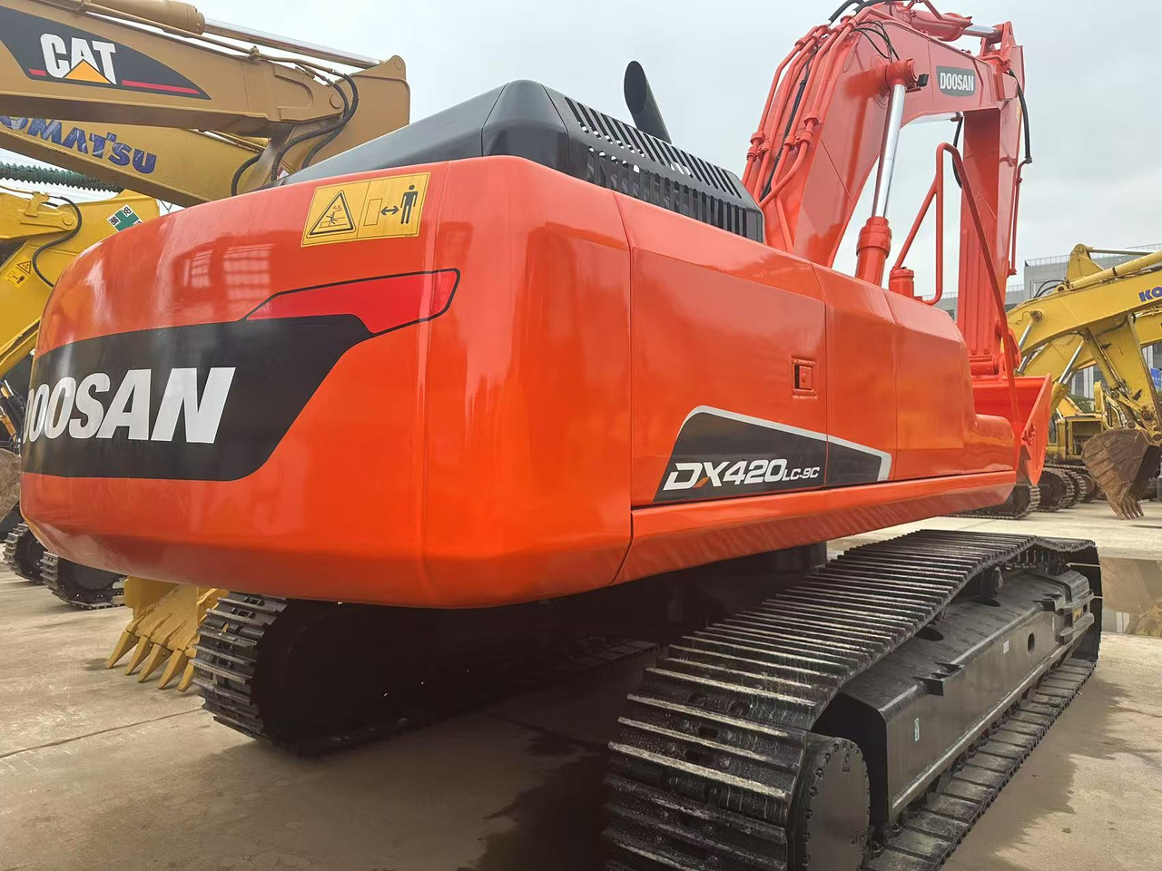 DOOSAN DX420LC-9C - 크롤러 굴삭기 : 사진 2 DOOSAN DX420LC-9C - 크롤러 굴삭기 : 사진 2