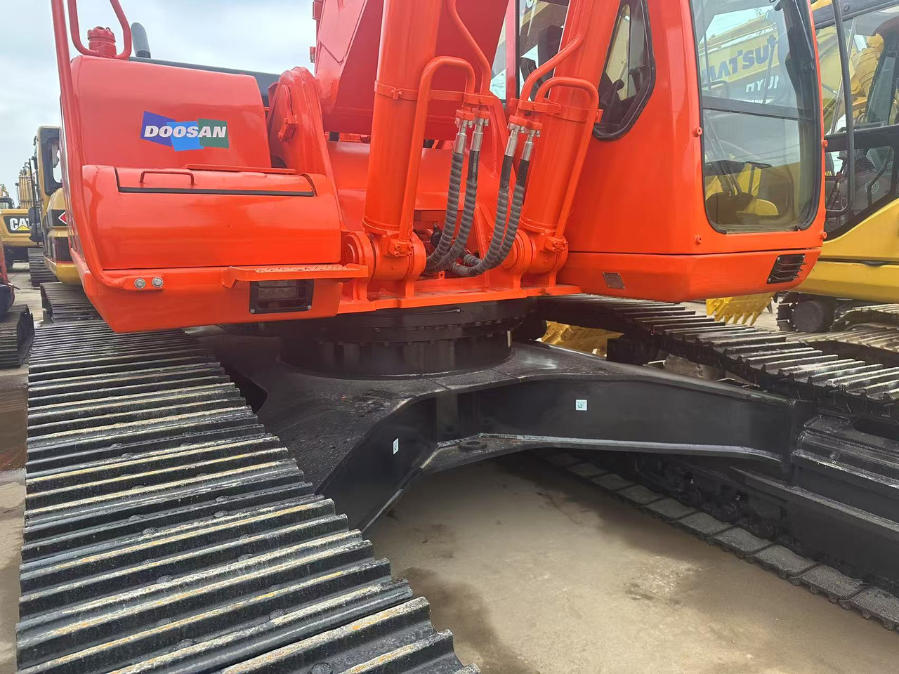DOOSAN DX420LC-9C - 크롤러 굴삭기 : 사진 4 DOOSAN DX420LC-9C - 크롤러 굴삭기 : 사진 4