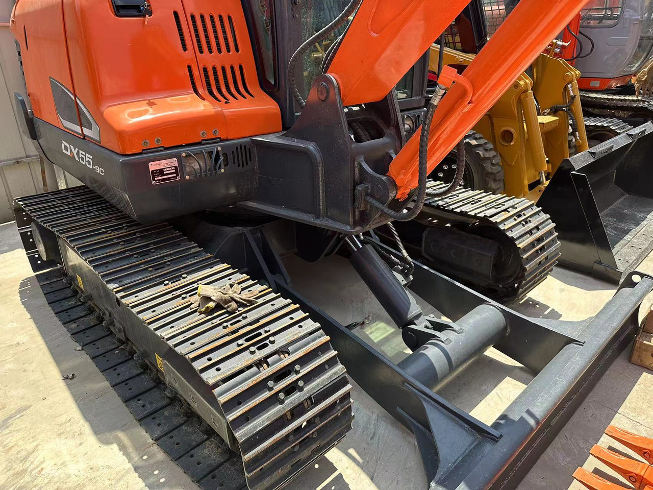 DOOSAN DX55-9C - 크롤러 굴삭기 : 사진 4 DOOSAN DX55-9C - 크롤러 굴삭기 : 사진 4